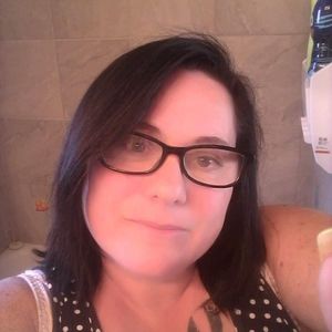 Meet your Posher, Dee dee